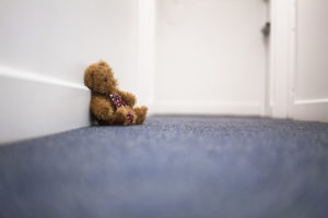 Read more about the article Jak doprać trudne plamy z wykładziny?